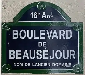 Voir la plaque.