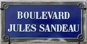 Voir la plaque.