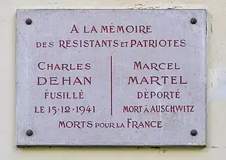 Plaque en hommage aux résistants Charles Dehant et Marcel Martel au no 159.