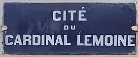 Voir la plaque.