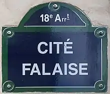 Voir la plaque.