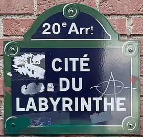 Voir la plaque.