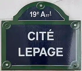 Voir la plaque.