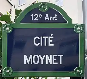 Voir la plaque.