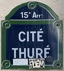 Voir la plaque.