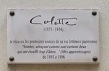 Plaque au no 28 en hommage à Colette.