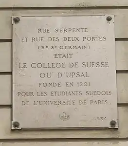 Plaque au no 15 rappelant que le site abritait autrefois le collège de Suesse ou d'Upsal, fondé en 1291 pour les étudiants suédois de l'université de Paris.