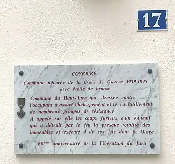 Plaque apposée sur la mairie (résistance).