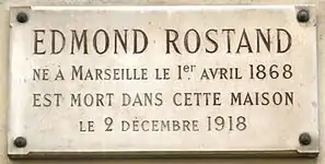 Edmond Rostand mourut au no 4 en 1918.