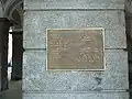 Plaque en souvenir d'Émile Chanoux, sous les arcades de l'Hôtel de ville, sur la place du même nom à Aoste