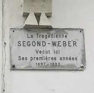 Plaque apposée au no 43-45 de la rue de La Roquette, Paris 11e