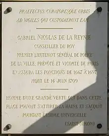 Plaque en hommage au premier lieutenant général de police de la ville de Paris Gabriel Nicolas de La Reynie.