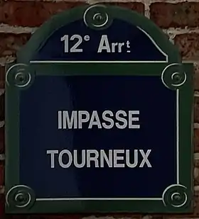 Voir la plaque.