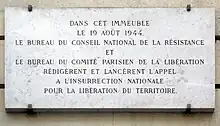 Plaque au no 41, en hommage au Conseil national de la résistance.