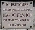 Plaque au croisement avec la rue Racine en hommage au patriote yougoslave Jean Kopitovitch, tué en 1943. Intrigué par cette plaque, François-Guillaume Lorrain lui consacre le livre Vous êtes de la famille ? (Flammarion, 2019).