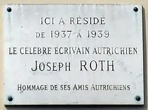 Plaque au no 18 en hommage à Joseph Roth.