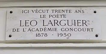 Plaque 5 rue Saint-Benoît (Paris), où il vécut.