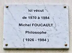 Plaque en mémoire de Michel Foucault, au no 289.