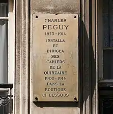 Plaque au no 8.