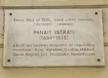 Plaque au no 24 en hommage à Panaït Istrati.