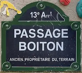 Voir la plaque.