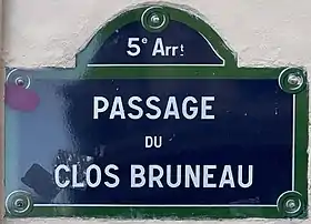 Voir la plaque.