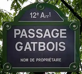 Voir la plaque.