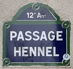 Voir la plaque.