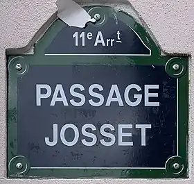 Voir la plaque.