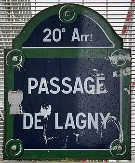 Voir la plaque.