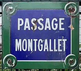 Voir la plaque.