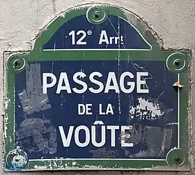 Voir la plaque.