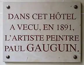 Plaque en hommage à Paul Gauguin.