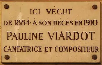 Plaque sur l'immeuble au 243 boulevard Saint-Germain, où habita Pauline Viardot.
