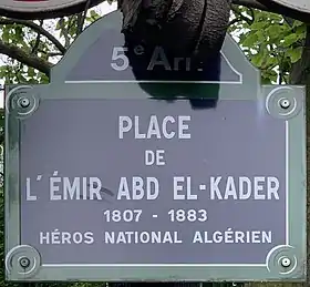 Voir la plaque.