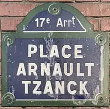 Voir la plaque.