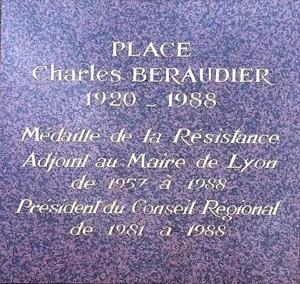 Plaque de la place Charles-Béraudier à Lyon.