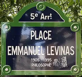 Voir la plaque.