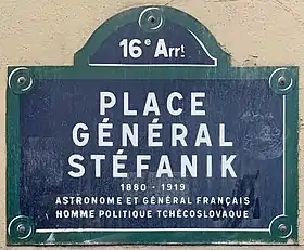 Voir la plaque.