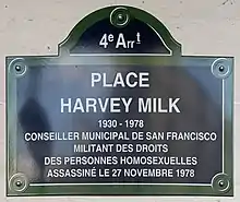 Photographie couleur d'un plaque de rue parisienne au nom de Milk.