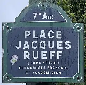 Voir la plaque.