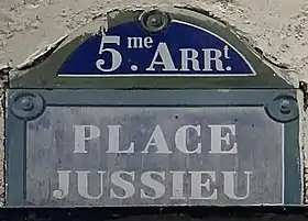 Voir la plaque.