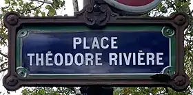 Voir la plaque.