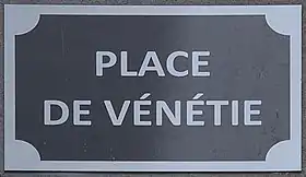 Voir la plaque.