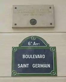 Plaque au no 133, posée pour le bicentenaire de la Révolution.