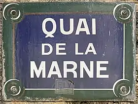 Voir la plaque.