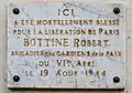 Plaque au croisement avec le boulevard Saint-Michel, en hommage à Robert Bottine, tué pour la Libération de Paris (1944).