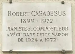 Plaque au no 54 à la mémoire de Robert Casadesus.