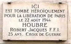 Plaque en hommage au résistant Robert Jacques Houbré, au croisement avec le boulevard Saint-Michel.