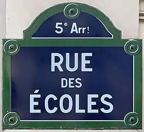 Voir la plaque.